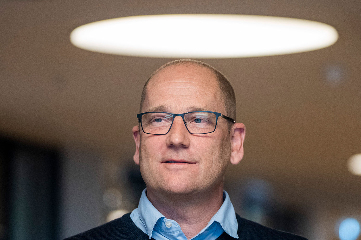 Leder Steffen Handal i Utdanningsforbundet mener mangelen på kvalifiserte lærere rundt om i norske kommuner går utover utdanningstilbudet til elevene. 