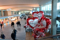 Amors piler flyr på Oslo Lufthavn