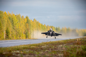 Norske F35-fly landet på motorvei i Finland