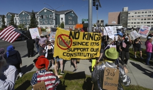Trump feiret hæren med militærparade – hundretusener demonstrerte under tilnavnet «No Kings»