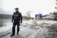 Politiet ved innsatsleder Anders Strømsæther etterforsker funnet av en død person på Gjersjøen i Nordre Follo som et mistenkelig dødsfall. 