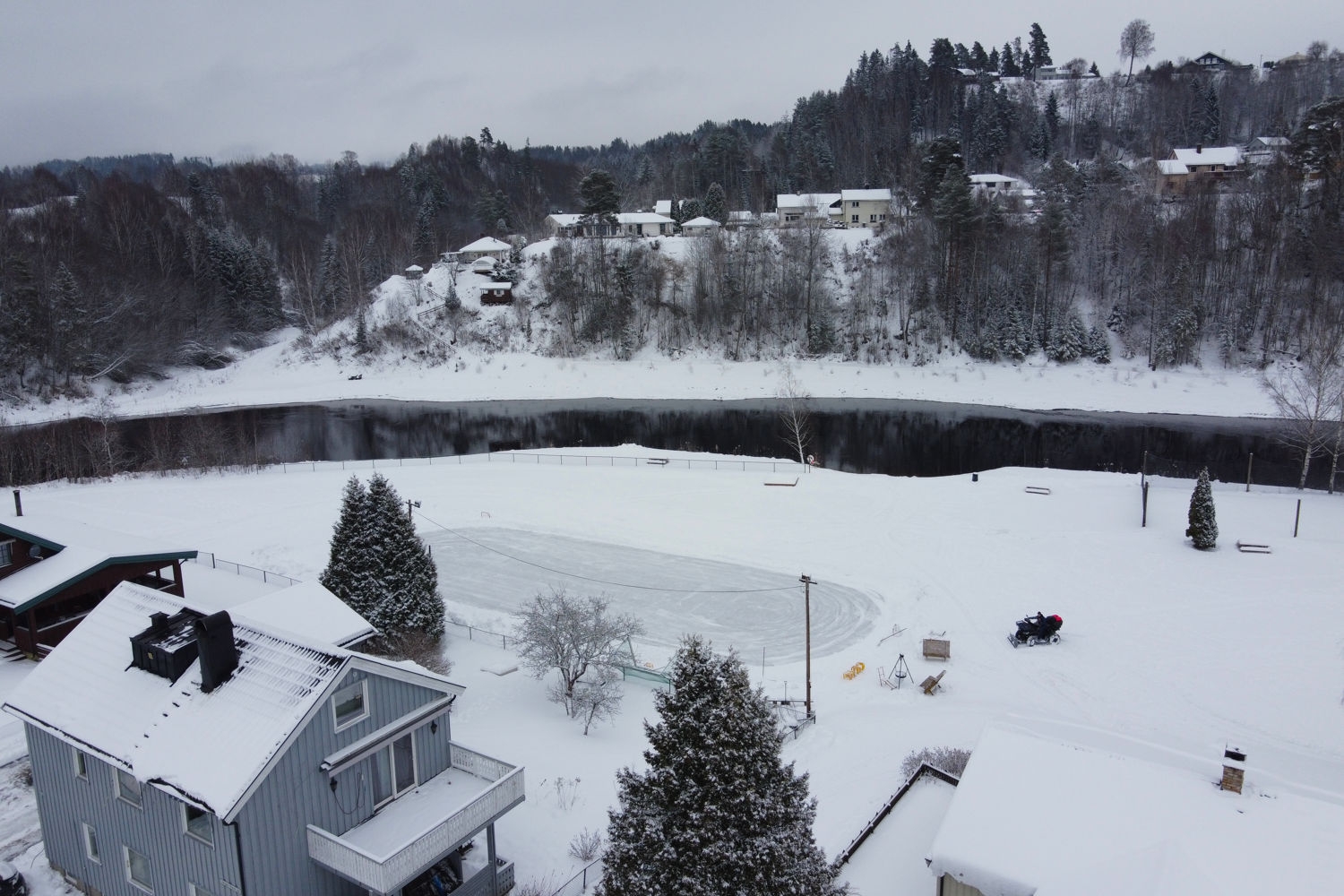 Skøytebanen er måkt