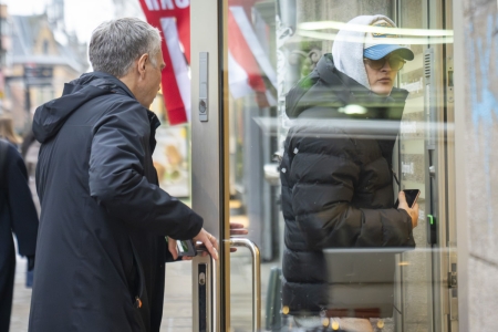 Stram sikkerhet og dagspass-ordning i Høiby-rettssaken