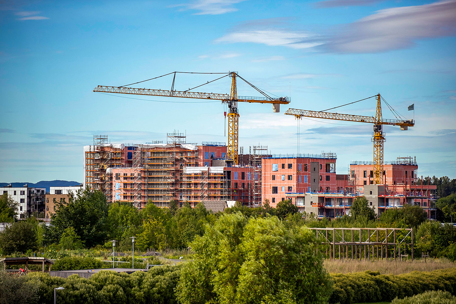 Boligbyggingen flater ut og salget av nye boliger går tregt. Her bygges det boliger på Fornebu. 