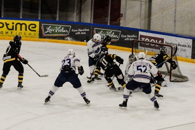 Mikael Hansson smeller inn den første av tre