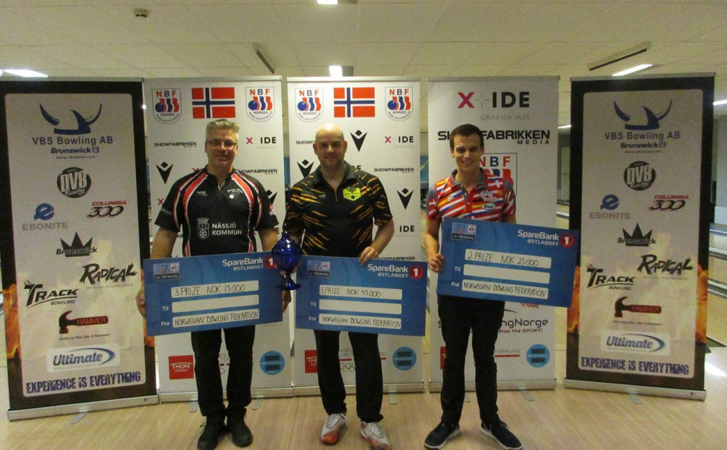Vinneren av Norwegian Open 2021, Glenn Morten Pedersen, Drammen Tigers, flankeres her av fjorårets nr 3, Peter Hellstrøm, Sverige, og nr 2. Jord van Weeren, Nederland.