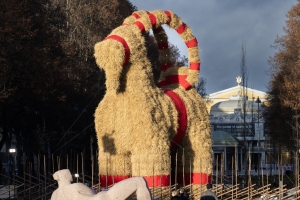 Julebukken i Gävle reist igjen