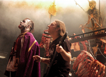 Mayhem på Infernofestivalen i 2010. I 2021 skal blackmetalveteranene, her Attila Csihar og «Necrobutcher» Jørn Stubberud både inn i Rockheims æreshall – og mottok Spellemanns hederspris.