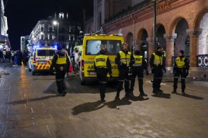 Kaos på Karl Johan – én til legevakt med hodeskader