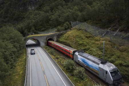 E16 mellom Arna og Voss ble dobbelt så dyr på ti år, før veien endelig skal bygges