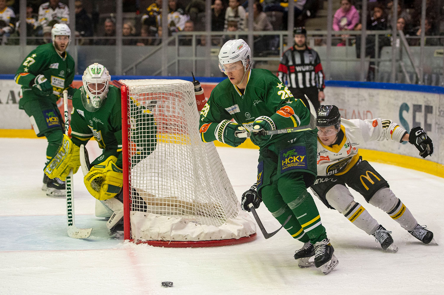 Manglerud Stars Tobias Degvold i aksjon i en eliteseriekamp mot Stavanger. MS vurderer sammenslåing med Grüner. 