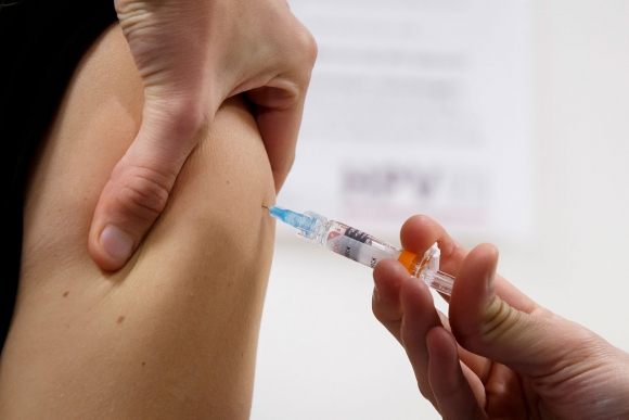 En vaksine mot kreft kan være tilgjengelig om tre til fire år, dersom en studie som settes i gang nå får gode resultater. 