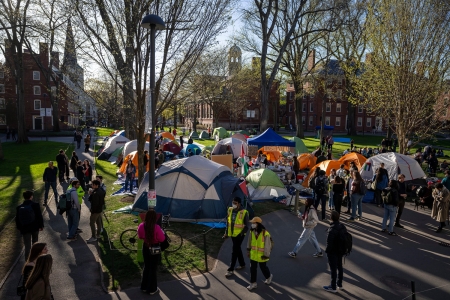 Studenter satte opp telt på Harvard-universitetet i april i fjor, der de demonstrerte mot Gaza-krigen. 