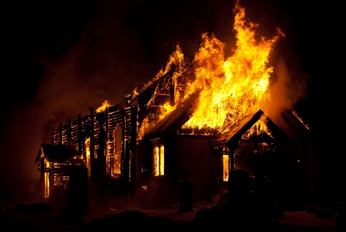 Tirsdag den 26. januar 2010 brenner Hønefoss kirke ned til grunnen