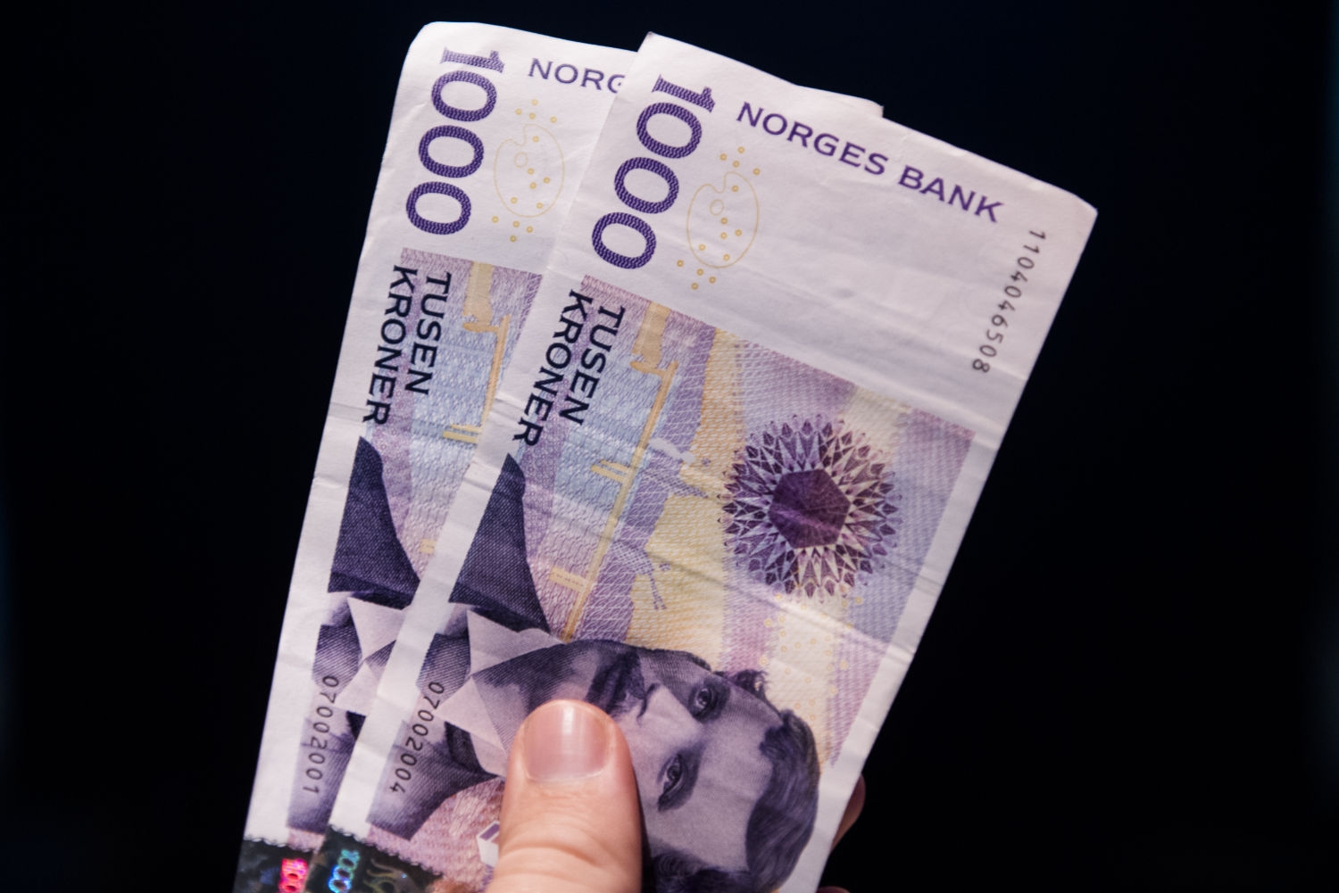 Stoltenberg vil fjerne tusenlappen: – Et tiltak for å bekjempe økonomisk kriminalitet