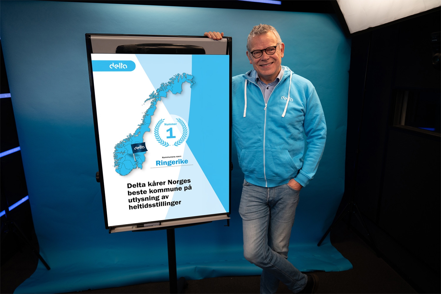 Delta og forbundsleder Trond Ellefsen kårer Ringerike til beste kommune til å lyse ut heltidsstillinger for helsefagarbeidere i 2024. 