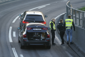 Mann skutt av politiet i Oslo – forsøkte å ta seg inn i biler på E18