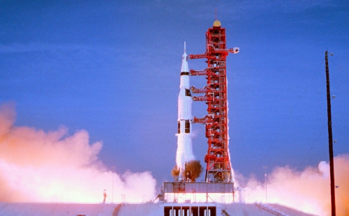 Og her tar måneraketten av – i «Apollo 11», som får norgespremiere til uken. 