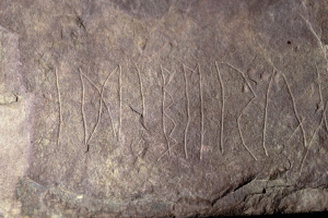 Verdens eldste runestein funnet i Hole