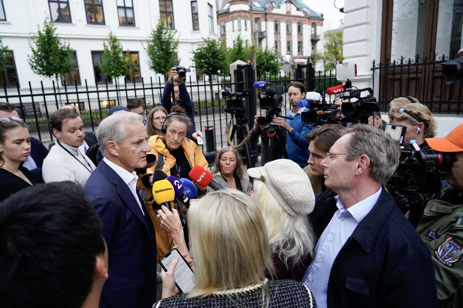 Støre skal kontakte de andre partiene – vil ikke kommentere statsrådsspørsmål