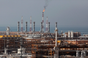 Oljeprisen bikker 110 dollar etter angrep mot gassanlegg i Iran og Qatar