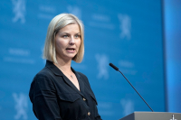 Kunnskaps- og integreringsminister Guri Melby (V) presenterte fredag de nye reglene for utenlandsreiser.