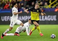 Erling Braut Haaland i aksjon mot Paris Saint-Germain-forsvarerne Marquinhos og Thiago Silva i tirsdagens mesterligakamp for Borussia Dortmund.