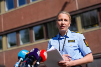 Politiadvokat Tine Henriksen holdt mandag en pressebrifing i forbindelse med drapsetterforskningen på Nes i Ådal, der Jonas Aarseth Henriksen (30) ble funnet drept. 