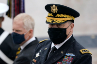Generalstabssjef, general Mark Milley på veterandagen i Washington. Han er opptatt av at de militære ikke dras inn i politikken.