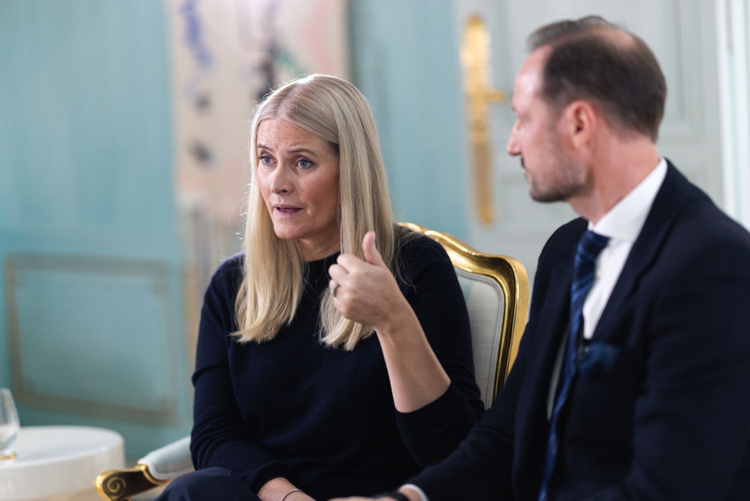 Kronprinsesse Mette Marit intervjues av NRK om sin relasjon til Jeffrey Epstein på Skaugum 19. mars 2026.